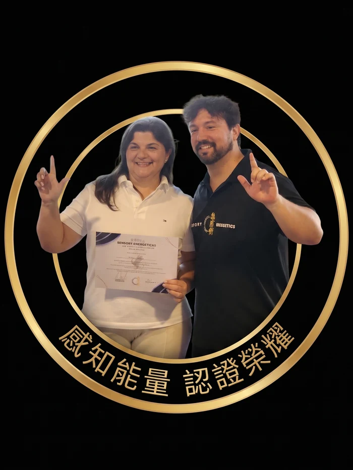 Marcela Flash recibiendo su certificación internacional de Sensory Energetics